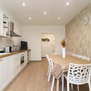 Ludo House - Charming Con Patio A Due Passi Dalla Cattedrale Appartement